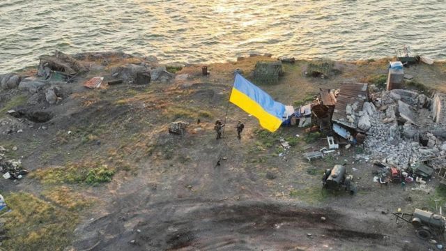 На Змеином установили украинский флаг, июль 2022