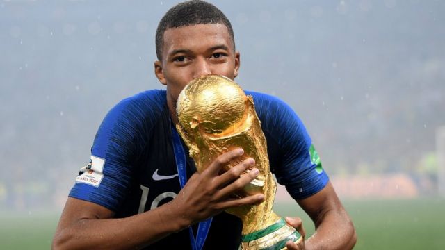 Cómo el sorprendente delantero de Francia Kylian Mbappé puso al fútbol de con sólo 19 y fue clave para el el Mundial 2018 - BBC News Mundo