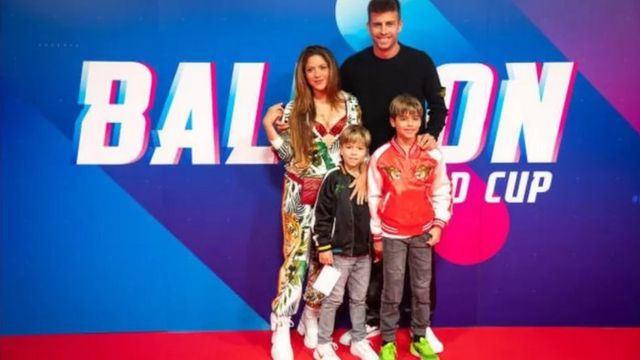 شاكيرا: المغنية الكولومبية تتوصل لاتفاق مع جيرار بيكيه بشأن حضانة طفليهما -  BBC News عربي