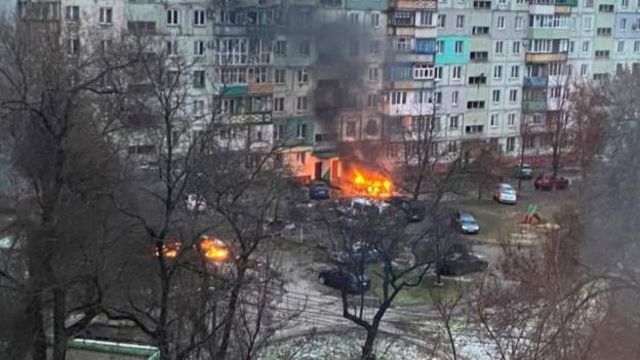 Mariupol est&aacute; sob forte bombardeio das for&ccedil;as russas h&aacute; v&aacute;rios dias