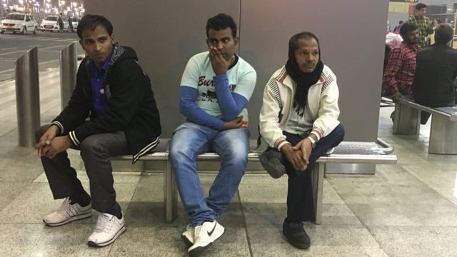 वतन लौटते भारतीय श्रमिक