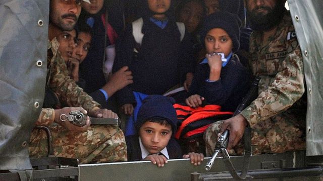 पाकिस्तान के आर्मी स्कूल में 2014 में हुए हमले के बाद की तस्वीर