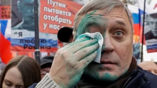 Російського опозиціонера Михайла Касьянова облили зеленкою
