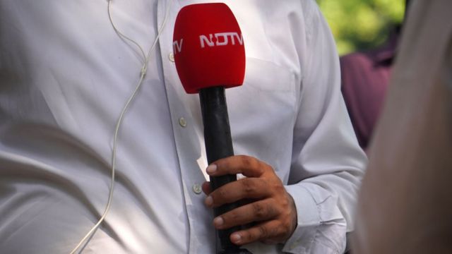 Un reportero del canal indio NDTV