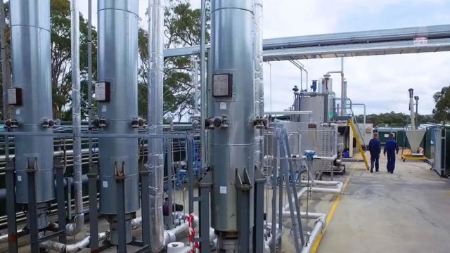 أثبتت محطة تجريبية أن استخدام الماء الساخن فوق الحرج قد يساعد في تحسين عمليات إعادة تدوير النفايات البلاستيكية كيميائيا لإنتاج منتجات مفيدة