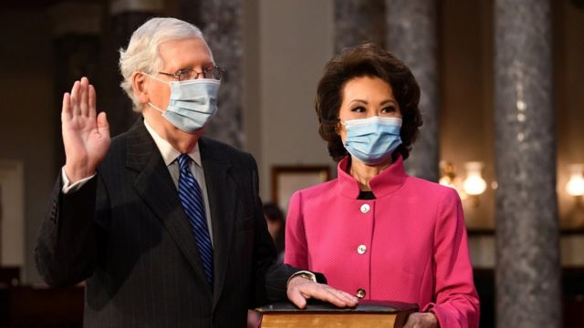 Mitch McConnell y Elaine Chao