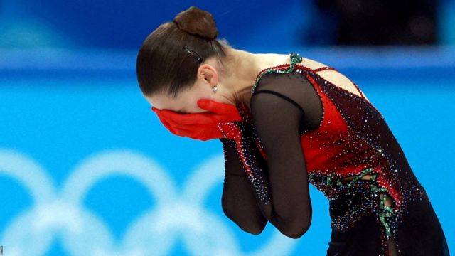 北京五輪でフリーの演技を終えると涙を見せたワリエワ選手
