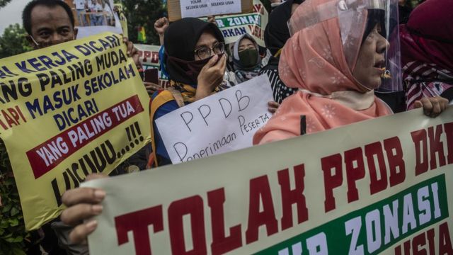 Ppdb Dan Aturan Zonasi Penerimaan Peserta Didik Baru Setengah Hati Kalau Ditolak Karena Kurang Umur Terus Anak Saya Tidak Sekolah Menganggur Dan Menunggu Sampai Umurnya Cukup Bbc News Indonesia