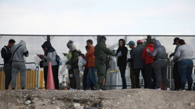 Migrantes en la frontera México-EEUU