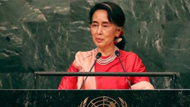Le porte-parole du gouvernement affirme que Aung San Suu Kyi n'a pas peur de faire face aux critiques.