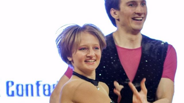 كاتيرينا تيخونوفا ابنة الرئيس بوتين ترقص في عروض الروك آند رول الأكروباتية
