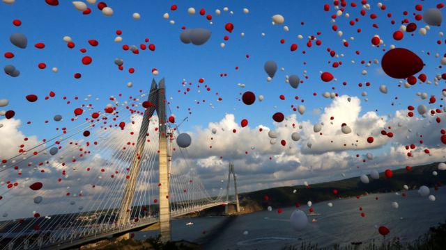 Ponte Yavuz Sultan Selim, sobre o estreito de Bósforo, na Turquia