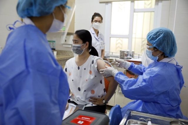 Việt Nam mong muốn đến cuối năm nay, khoảng 70-80% người dân trên 18 tuổi đã tiêm vaccine