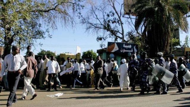 Le Service national du renseignement et de la sécurité (NISS) avait arrêté en décembre plusieurs dizaines d'opposants ayant critiqué la décision de Khartoum d'augmenter de 30% les prix de l'essence et du diesel