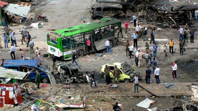 自動車爆弾による攻撃があったシリア・ジャブラのバス停（23日）
