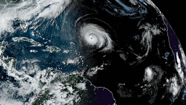 Una vista satelital de tormentas en el Atlántico