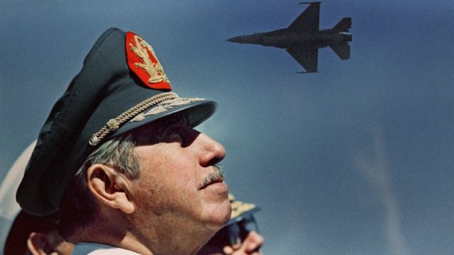 O general Augusto Pinochet em foto de 1988