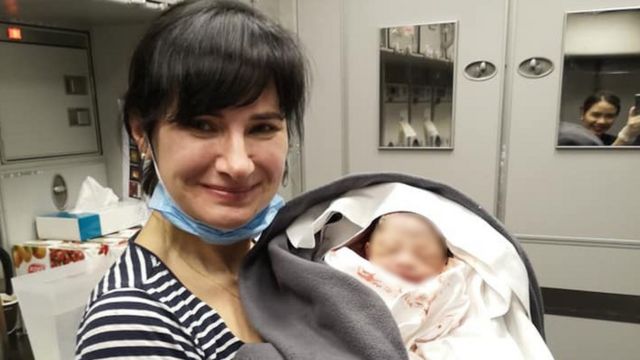 женщина не знала что беременна и родила в самолете. Смотреть фото женщина не знала что беременна и родила в самолете. Смотреть картинку женщина не знала что беременна и родила в самолете. Картинка про женщина не знала что беременна и родила в самолете. Фото женщина не знала что беременна и родила в самолете