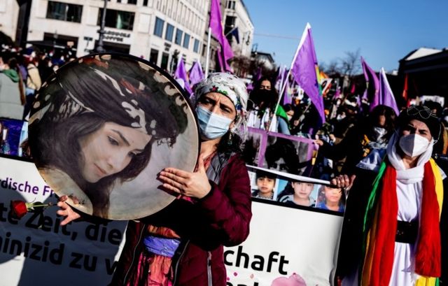 تظاهرات زنان در برلین پایتخت آلمان: گروه اتحاد بینالمللی زنان یکی از سازمان های دعوت کننده به این تظاهرات بود