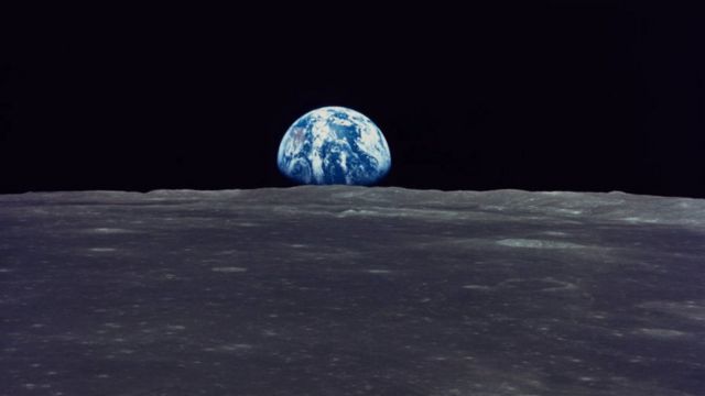El ascenso de la Tierra, fotografiado por el Apolo 11 en julio de 1969.