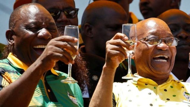 Cyril Ramaphosa kushoto alimrithi jacob Zuma Kulia