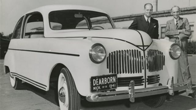 Robert Boyer and Henry Ford presenting the Soybean Car at the Dearborn festival in 1941