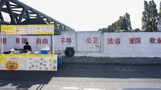 Chinese slogans in a wall at Easton London