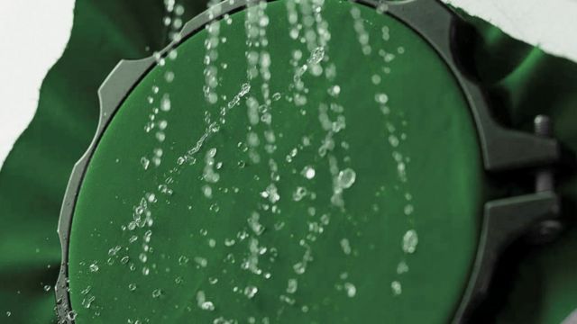 OrganoTex imita las propiedades de las hojas de loto, que son naturalmente repelentes al agua.