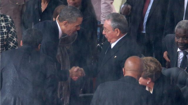 Obama shaking hands with Cuban President Castro, 2013
