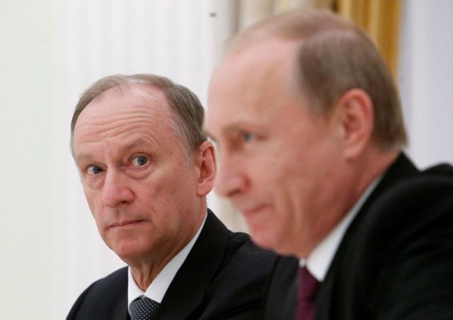 Tổng thư ký Hội đồng an ninh quốc gia Nga Nikolai Patrushev và Tổng thống Nga Putin trong một cuộc họp của các quốc gia thuộc khối BRICS tại Điện Kremliin vào ngày 26/05/2015
