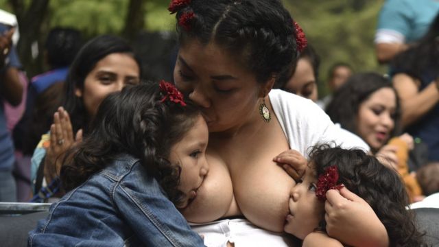 墨西哥一座城市在2017年五月舉辦母乳餵養嘉年華，該活動由聯合國兒童基金會（UNICEF）推廣，旨在增進全球的母乳餵養率。