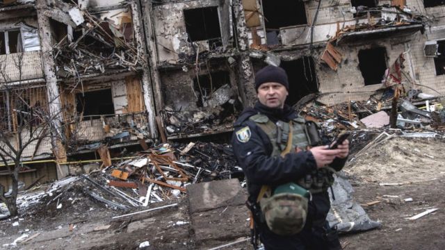 Edificio destruido en Kyiv.