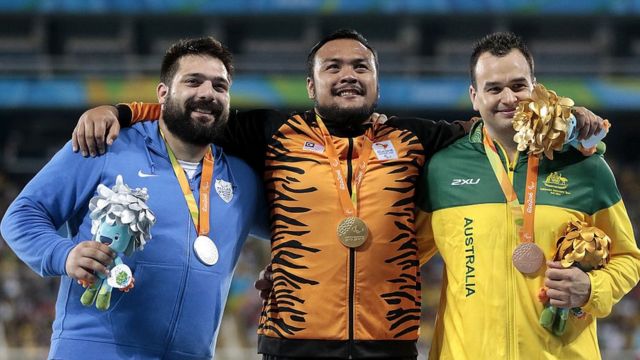 Muhammad Ziyad Zolkefli on the podium in Rio 2016.