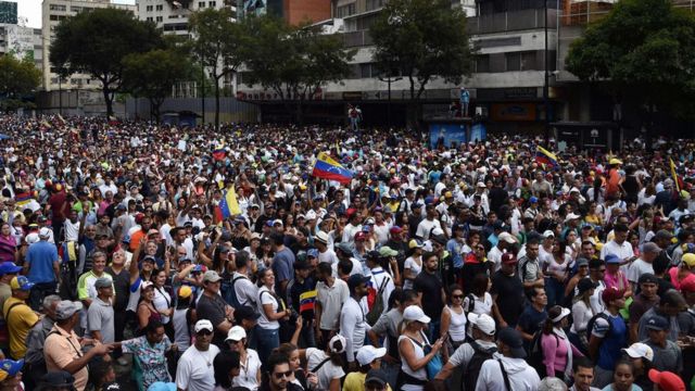 Desde la ola de protestas de 2017, la oposición de Venezuela no realizaba manifestaciones tan masivas.