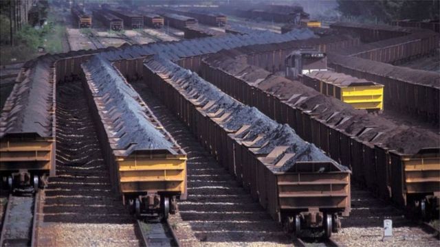 Minério de ferro em porto no Brasil