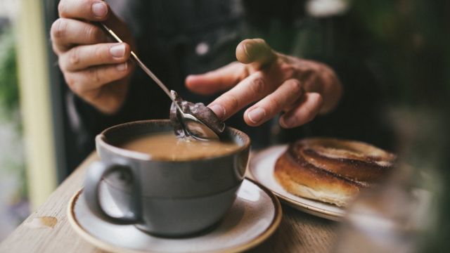 「完璧な紅茶」作るには塩を入れるべき、米科学者がアドバイス 英米「紅茶論争」に発展 - BBC.com