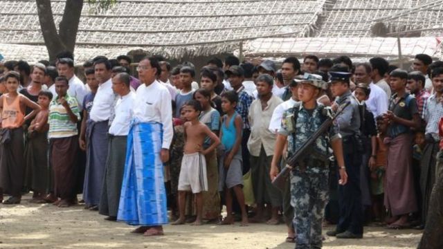 बांग्लादेश में रोहिंग्या लोगों को हिरासत में लिया जा रहा है.