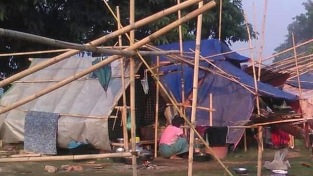 နေ့အပူချိန်တွေမြင့်တက်နေတဲ့အချိန်မှာ အမိုးအကာမရှိလို့ အပူဒဏ်ကို ပိုမိုခံစားနေကြရ