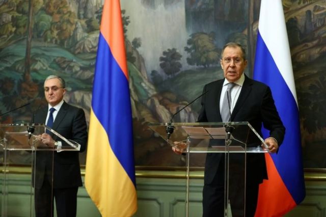 Armenian Foreign Minister Zohrab Mnatsakanyan and Russian Foreign Minister Sergey Lavrov