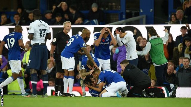 Van hen Advertentie Conserveermiddel Andre Gomes: Everton midfielder on his recovery from horrific ankle injury  - BBC Sport