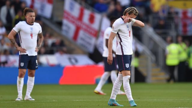 England players looks dejected