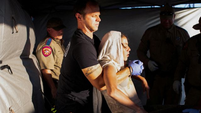 Пожежний у Техасі рятує дівчину від теплового удару