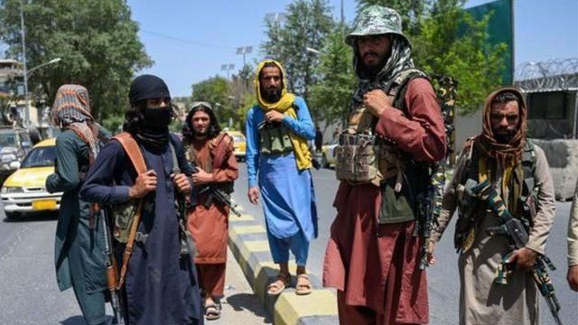Aelodau'r Taliban yn Kabul