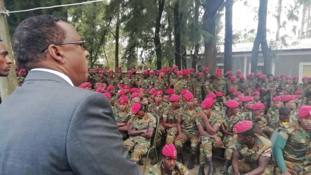 ወታደሮቹ ከምክትል ጠቅላይ ሚንስትር ደመቀ ጋር