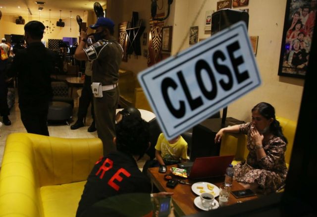 Lonjakan Covid-19 Dan Desakan Lockdown: Mengapa Pemerintah Pertahankan ...