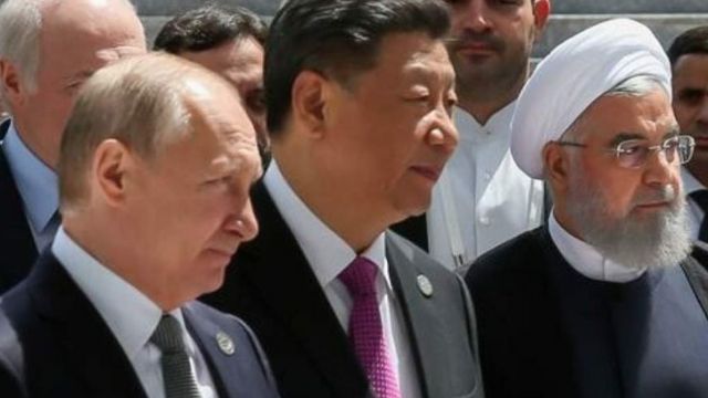 حسن روحانی در کنار روسای جمهور چین و روسیه. وی این دو کشور را "دوست ایران" خوانده