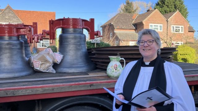 Bells that were silent for 40 years return to Car Colston church - BBC News