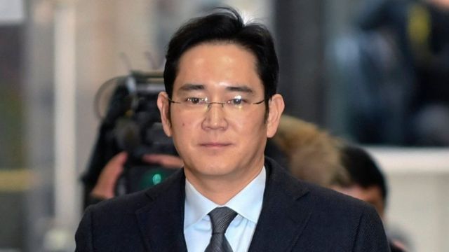 Lee Jae-yong arrives at the independent prosecutors office 