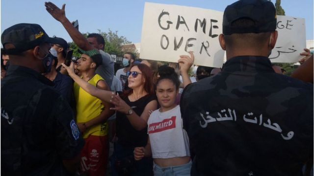 عمت الاحتجاجات أرجاء تونس جراء الأوضاع التي تمر بها البلاد