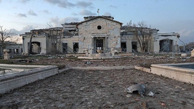بقایای ساختمانی که سپاه پاسداران در ۱۲ اسفند ۱۴۰۰ در کردستان عراق با چندین موشک هدف قرار داد